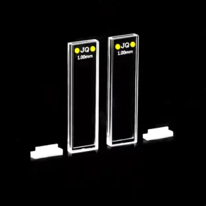 Кварцевая кювета для флуоресценции, вставляемая в спектрофотометр UV-Vis