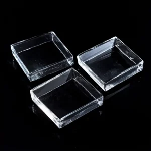 Quartz dish with excellent transmission properties