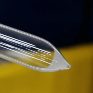 Laboratorio de investigación que utiliza varillas de preforma de fibra óptica de cuarzo para el desarrollo de fibras especiales