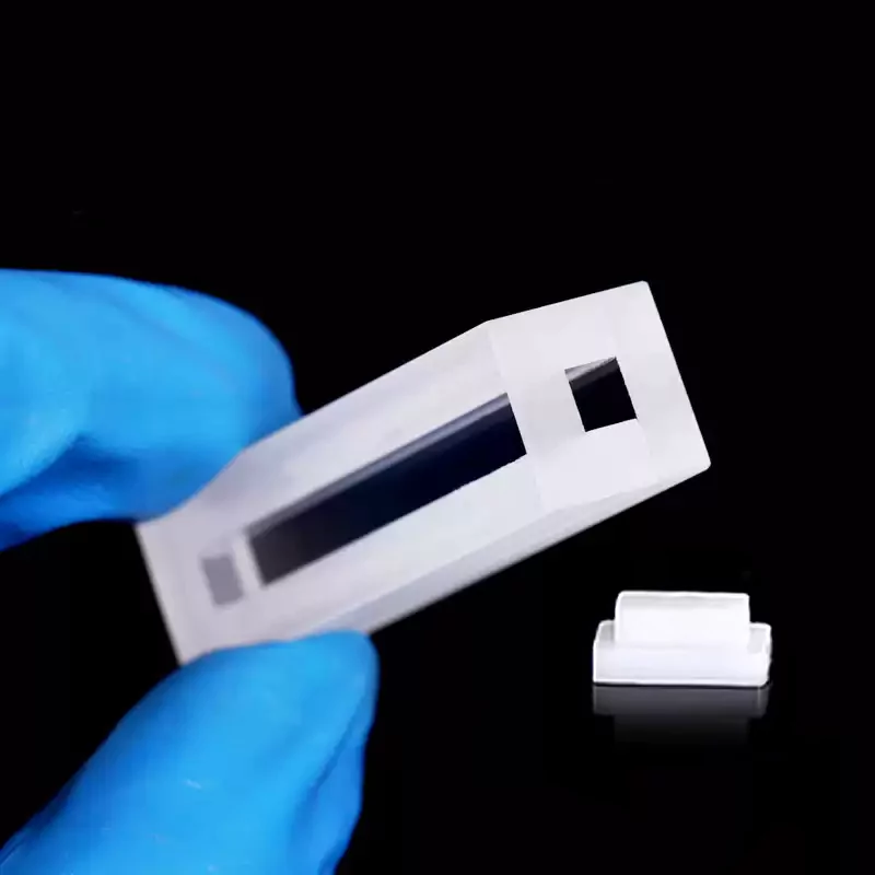micro quartz UV cuvette with lid used for preventing sample evaporation and contamination