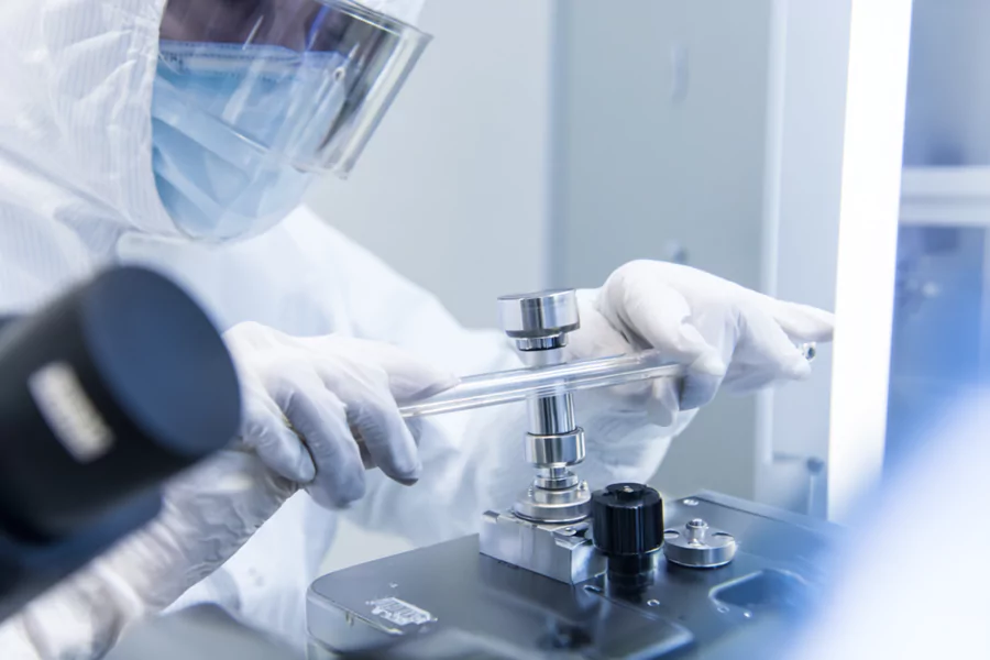 Как разработать индивидуальные кварцевые трубки для полупроводниковых и медицинских применений