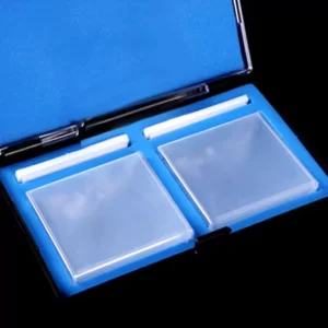 Экологическая лаборатория, использующая кварцевую кювету с двумя оптическими окнами для анализа воды