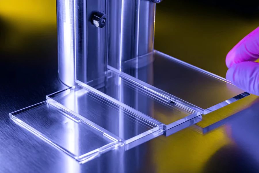 Quartz Plates Selection Considering Thermal Stability and Optical Parameter
