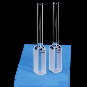 Кварцевая кювета с трубкой в лабораторных условиях
