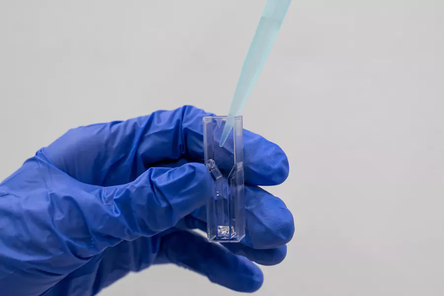 Protocolos de compatibilidade de solventes para cubetas de quartzo