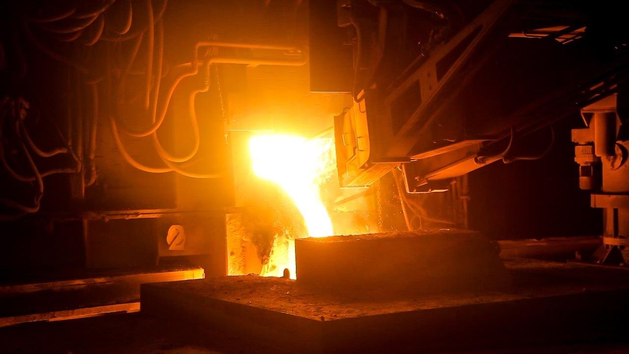 Which Specifications Ensure Quartz Tubes Survive > 1000 °C Furnaces?