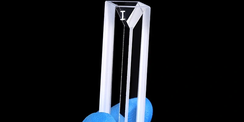 Optical-Grade Quartz Cuvette for Natural Light Refraction Analysis in Lab Settings Optical-Grade Quartz Cuvette for Natural Light Refraction Analysis in Lab Settings