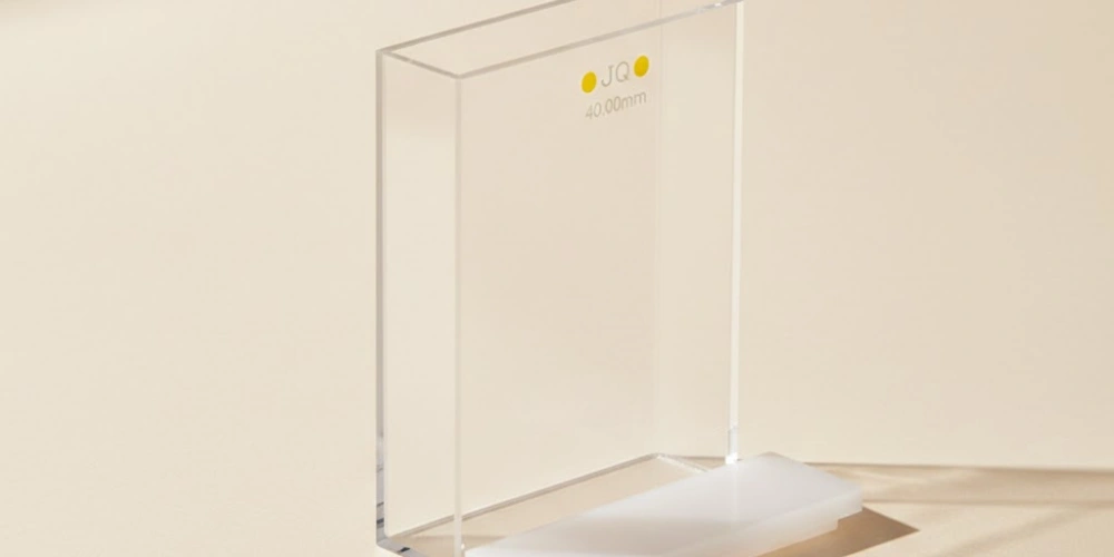 Optical-grade quartz cuvette for spectrophotometer Optical-grade quartz cuvette for spectrophotometer