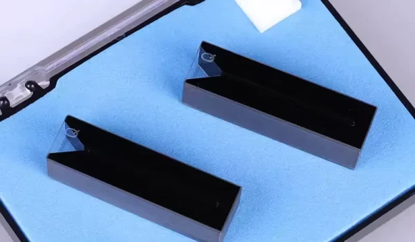 Black UV quartz cuvette with precision optical path for fluorescence detection Black UV quartz cuvette with precision optical path for fluorescence detection