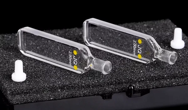 Fluorescence UV Quartz Cuvette in Laboratory Application Fluorescence UV Quartz Cuvette in Laboratory Application