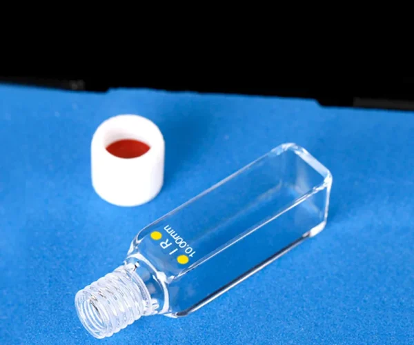 High-precision IR quartz cuvette for infrared spectroscopy with 99.99% SiO₂ purity High-precision IR quartz cuvette for infrared spectroscopy with 99.99% SiO₂ purity