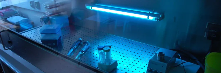 precision-quartz-glass-tubes-92-uv-ir-uniformity-for-laser-calibration Collimated laser beams passing through a fused quartz tubing in optical alignment fixture, spectral analyzer overlay shows 200-2500nm 92%+ transmittance. Diamond polishing tools and MIL-G-174B defect inspection reports in foreground.